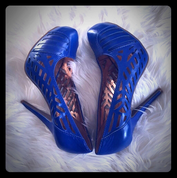 BCBG Vivid Blue Oracle Leather Heels ( Size 8) - Picture 1 of 4